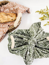 Load image into Gallery viewer, Korissa - Bread Warmer and Basket - Flower