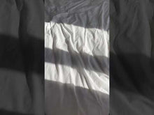 Load image into Gallery viewer, Paavani - Pitta Soothing Body Oil - Ayurvedic Abhyanga Oil for Sensitive Skin