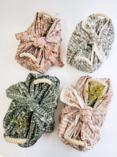 Load image into Gallery viewer, Korissa - Bread Warmer and Basket - Flower
