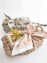Load image into Gallery viewer, Korissa - Bread Warmer and Basket - Flower
